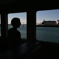 „Jejich cíl byl vždy stejný: proměnit každé krásné místo v zisk – zbavit ho hodnoty a vydělat na něm. Zájmy veřejnosti nikdy nebyly součástí rovnice. Proti tomu se stavíme,“ řekl agentuře AFP.