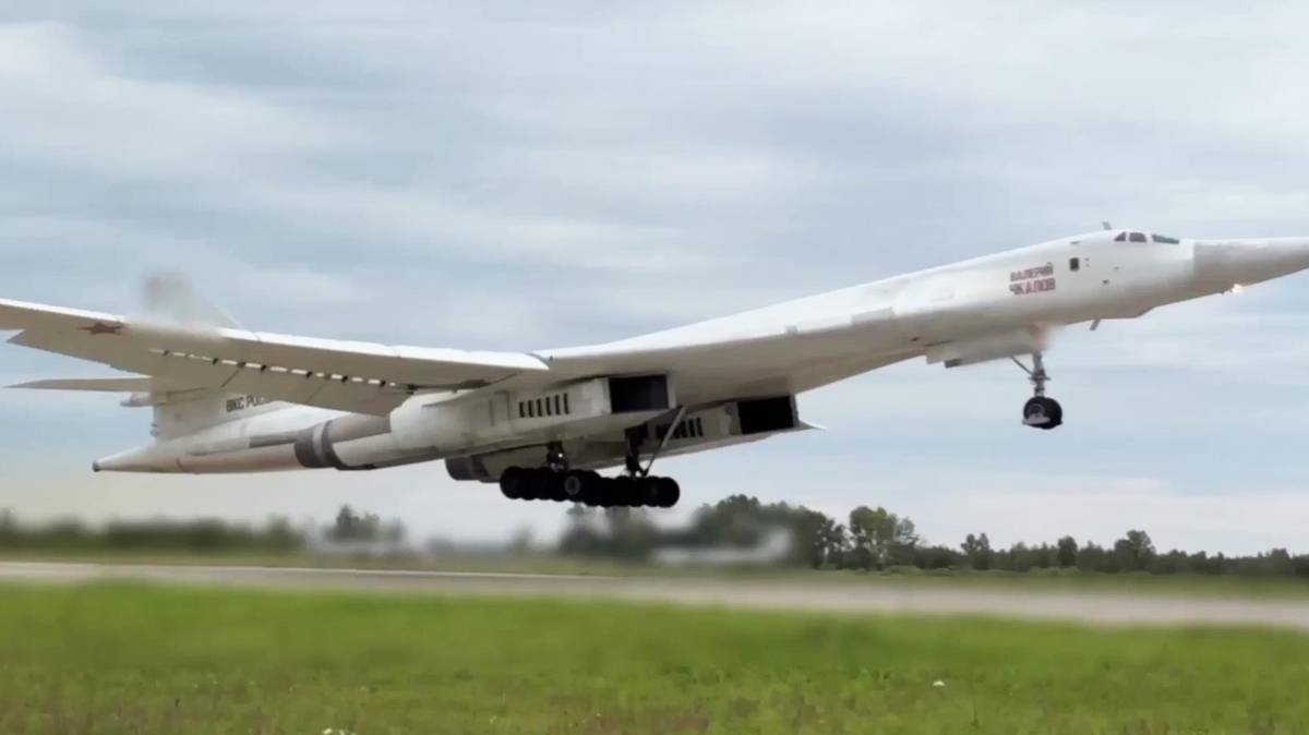 Rusko a Bělorusko v pátek zahájily rozsáhlé společné vojenské cvičení Západ-2025. (Na snímku ruský strategický bombardér Tu-160.)