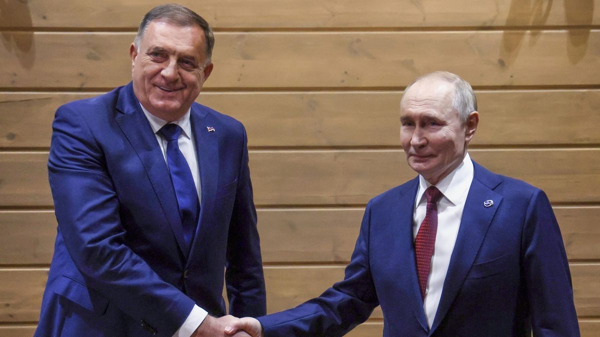 Pád proruského lídra chaos na Balkáně neuklidní. Moskva dál živí napětí