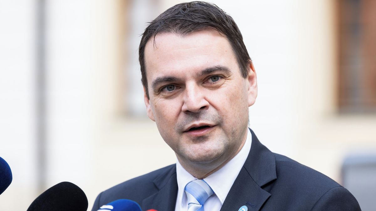 Vláda zařadila na vnitrostátní sankční seznam Rusa Rogače