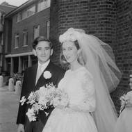 Vegetariánka Goodallová byla dvakrát vdaná. Jejím prvním manželem byl nizozemský fotograf Hugo van Lawick, se kterým měla syna. Podruhé se vdala v roce 1975 za britského ochránce přírody, člena tanzanského parlamentu a ředitele jednoho z místních národních parků Dereka Brycesona, ten ale zemřel již v roce 1980 na rakovinu.

(Svatební den britské primatoložky Jane Goodallové a fotografa divoké přírody Huga Arndta Rodolfa, barona van Lawicka, 1964.)