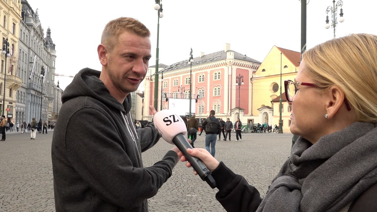 Video: Další oběti ostrahy obchodního domu přišly na policii. Poznaly násilníka