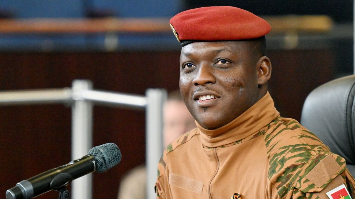 Africká junta viní Čecha ze špionáže. Její vůdce mění Západ za Rusko