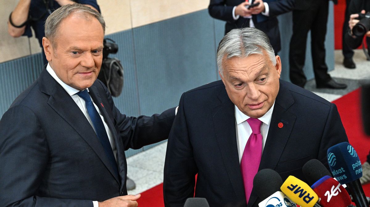 Internetová přestřelka mezi Tuskem a Orbánem měla dohru přímo před kamerami