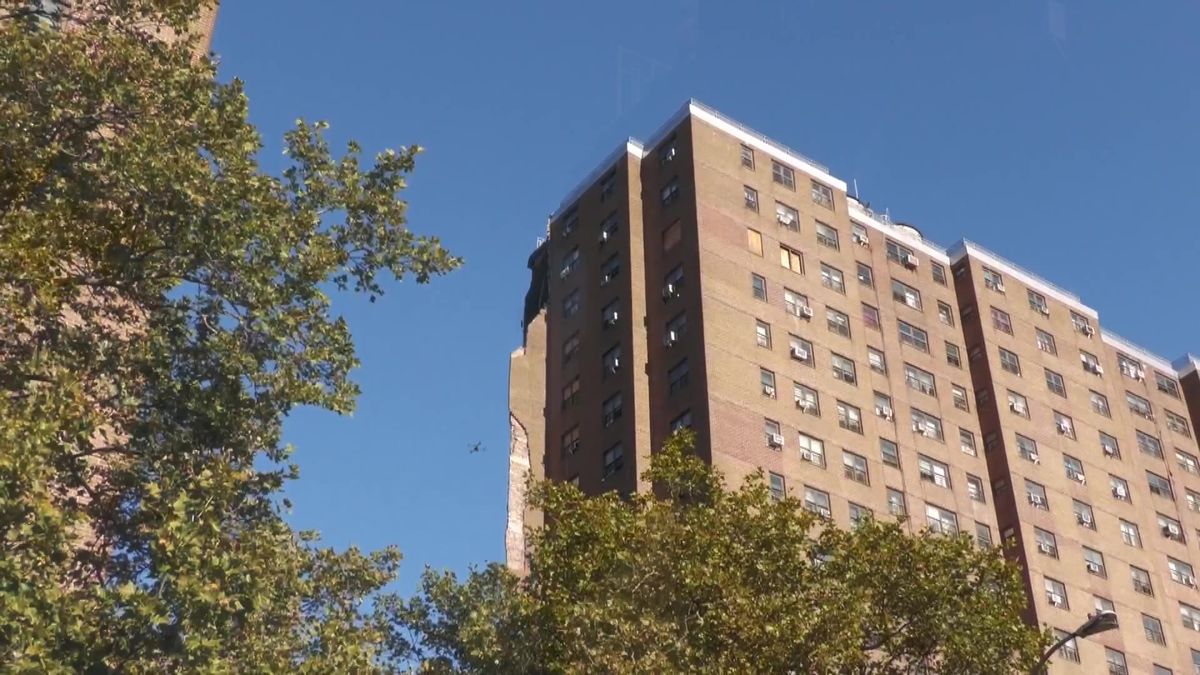 Video: V New Yorku se zřítila část vysoké obytné budovy