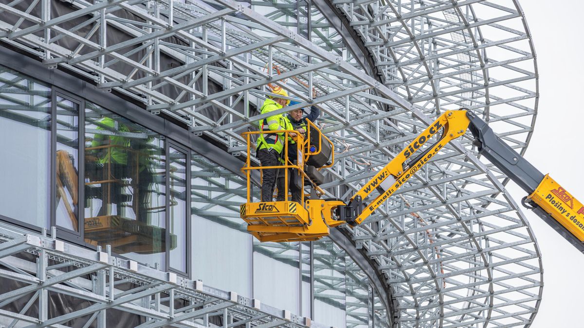 Stavební zákon znovu rozděluje Sněmovnu. Prvním čtením prošel po 11 hodinách