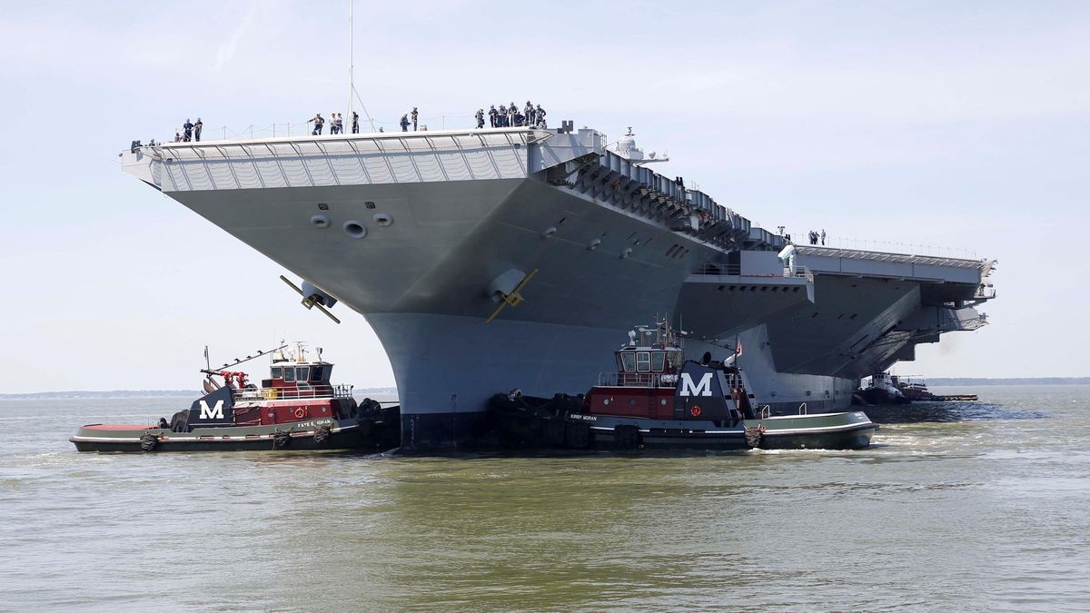 USA do Karibiku přesouvají největší letadlovou loď světa