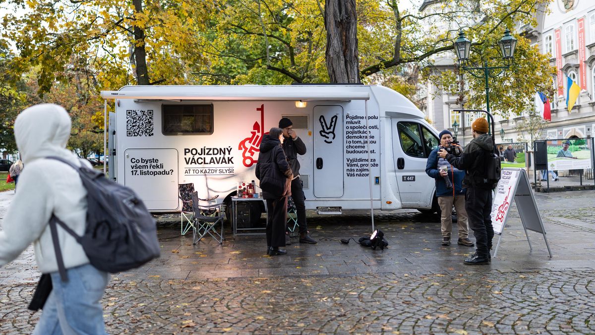 „Ať se lidé vrátí k tomu, za co zvonili.“ Karavan sbírá vzkazy od lidí