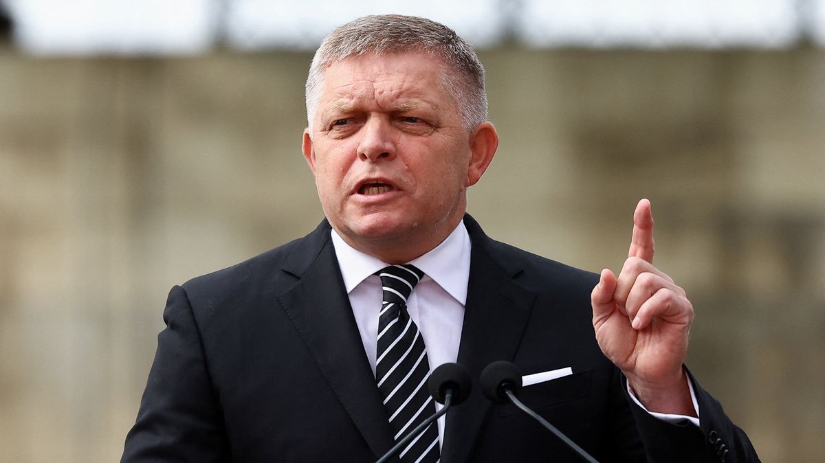 Fico chce odsunout volby. Důvod tají