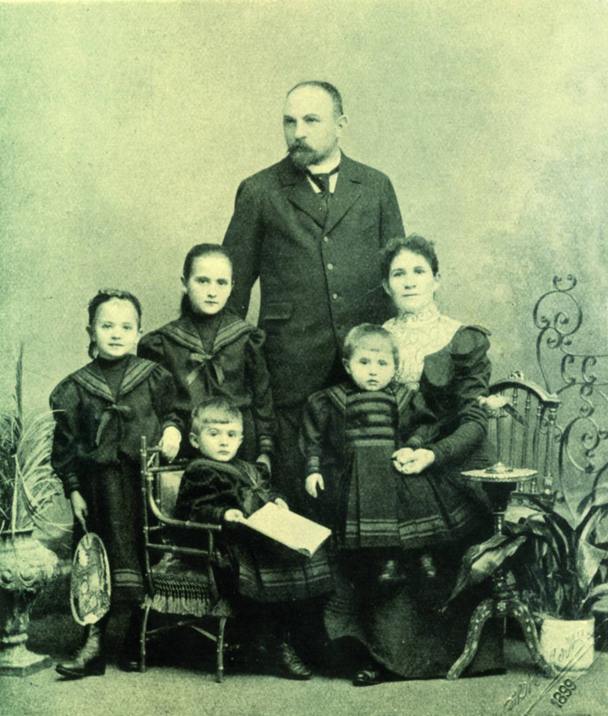 Rodina inženýra Kalouše, nejstarší dcera Marie