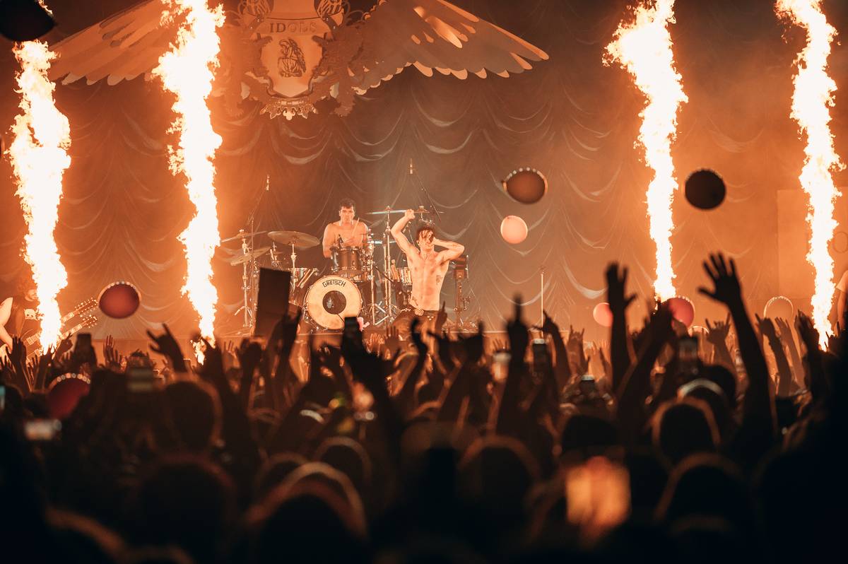 Mladý anglický zpěvák Yungblud tento pátek vyprodal pražskou Sportovní halu Fortuna.