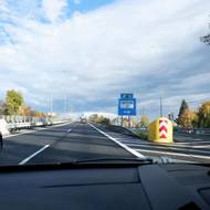 Samotná D1 totiž není na střední Moravě dokončená - chybí obchvat Přerova. Ten by měl být hotový letos v prosinci. Cestu přes D46, která vede třeba přímo přes Prostějov, tak bude v budoucnu užívat méně řidičů. 