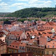 Pohled z věže Staroměstské radnice (na západ).