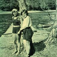 S dcerou táboří na Sejckém ostrově v roce 1930

