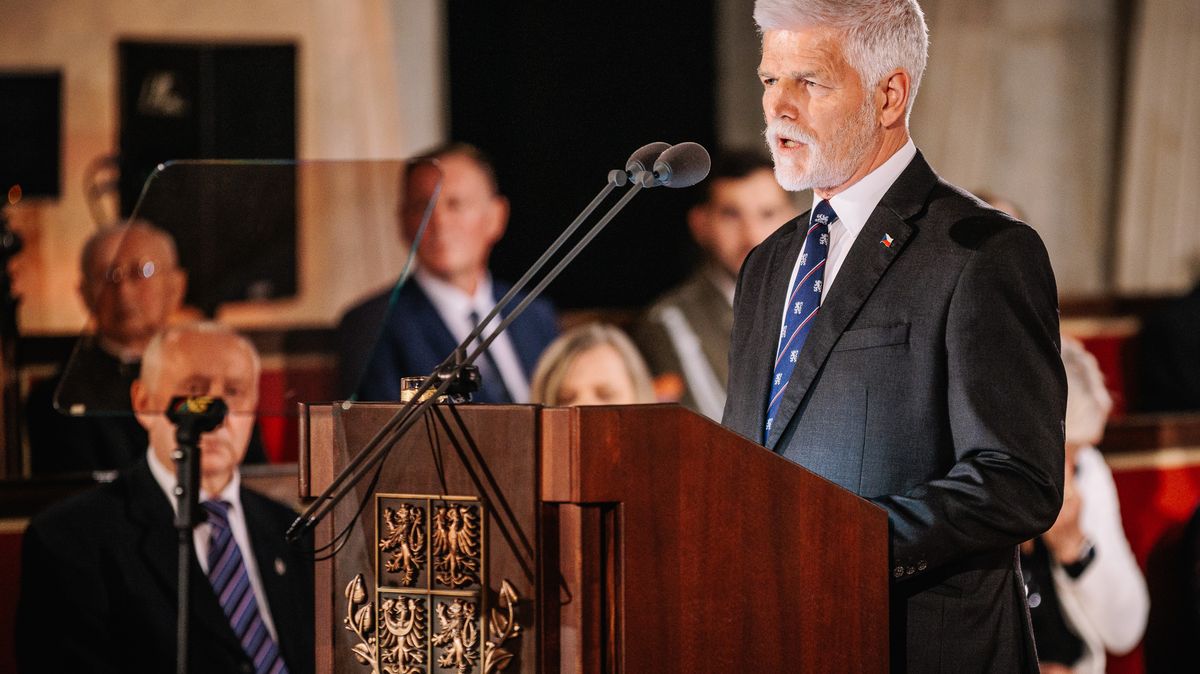 Vlevo dole: Hlídám vás, vzkázal Pavel Babišovi. Ten se naštval a nezatleskal