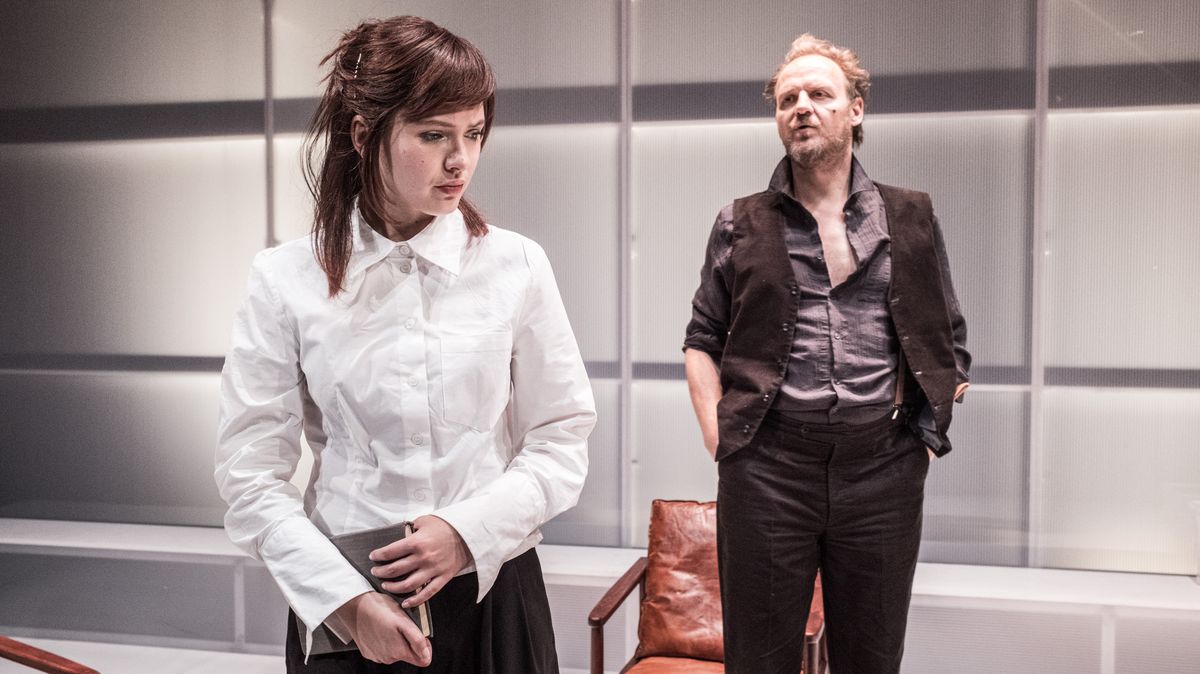 Činoherní klub uvedl hru o milostném trojúhelníku