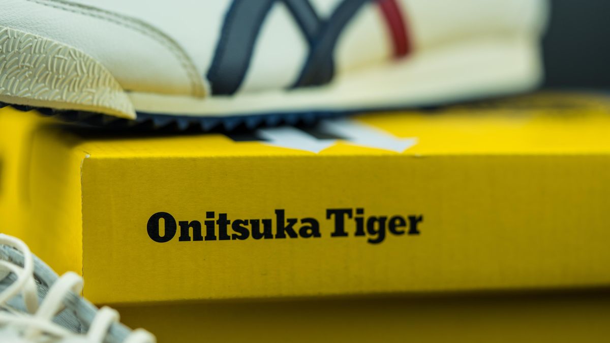 60s Sneakers: Retro Style & Tarantino’s Influence