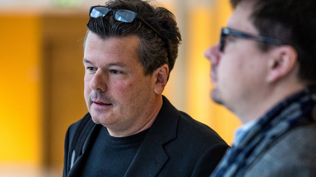 Tajná nahrávka, desky s komprem. Je to lež, řekl lékař podezřelý z vydírání v IKEM