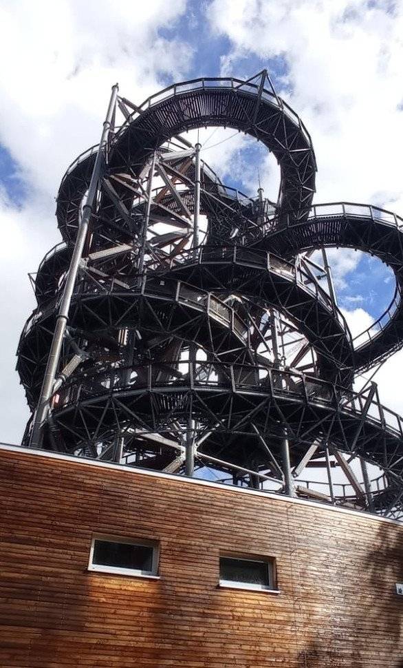 Stezka v oblacích ve Świeradówě-Zdróji.