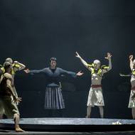 Uprostřed je Peter Berger jako Dermat.