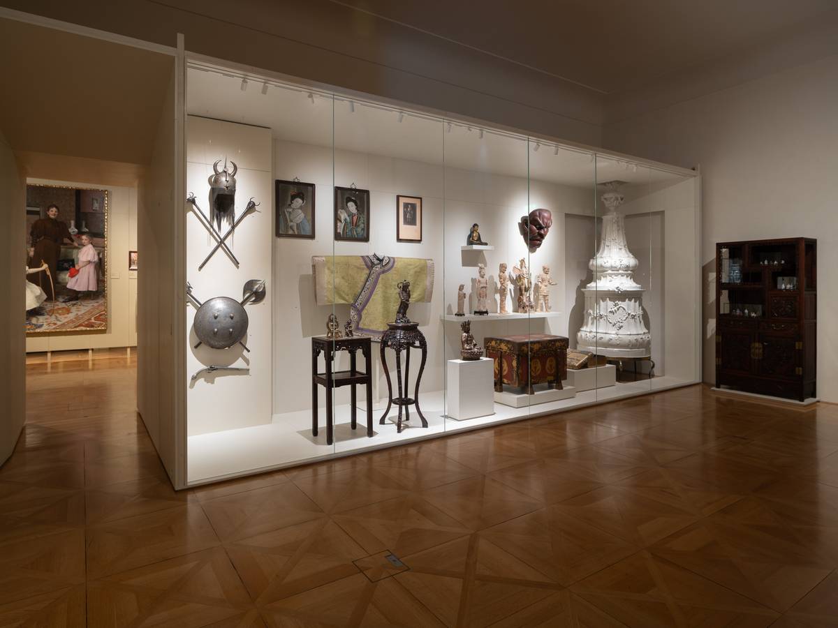 Do klasicistního Salmovského paláce na Hradčanském náměstí umístila pražská Národní galerie novou stálou expozici asijského umění. Zahrnuje více než pět stovek děl.