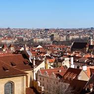 Pohled z rampy Pražského hradu.