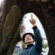 Na několikametrové soše začal autor pracovat v roce 2019, kvůli koronavirové pandemii se však protáhla výroba ve slovenské slévárně.