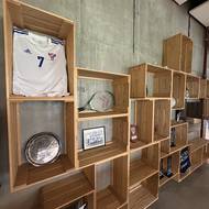 Síň slávy faerského fotbalu je volně přístupná ve foyer národního stadionu Tórsvøllur v hlavním městě Tórshavnu.