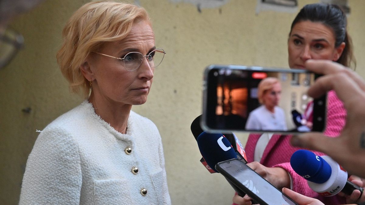 Slibovala jízdu, zůstala v garáži. Konečná se Stačilo! do Sněmovny nedojela