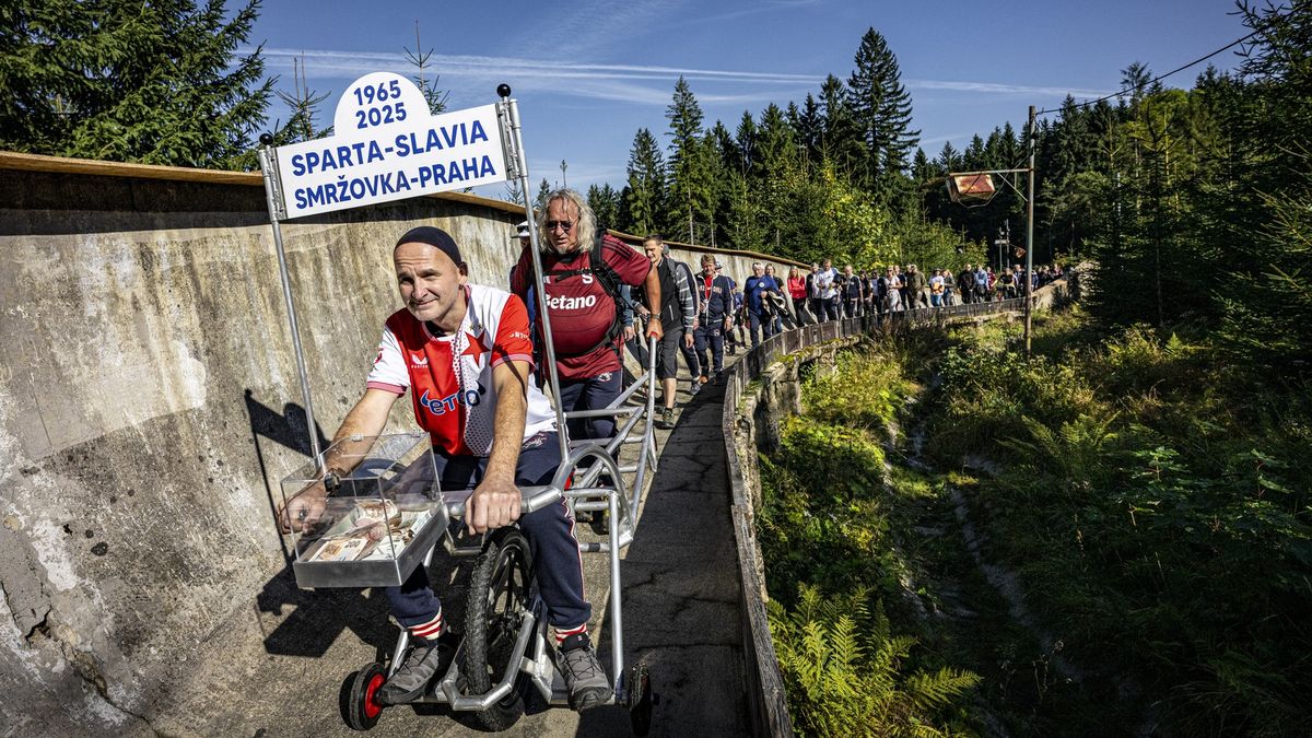 Sparťan veze na trakaři slávistu: Nečekané derby zachraňuje sáňkařskou dráhu