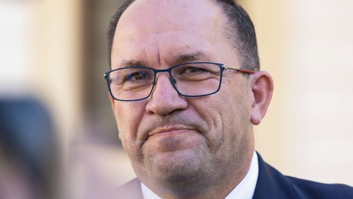 Grolich není mesiáš, bude potřebovat naši podporu, vzkazuje končící předseda