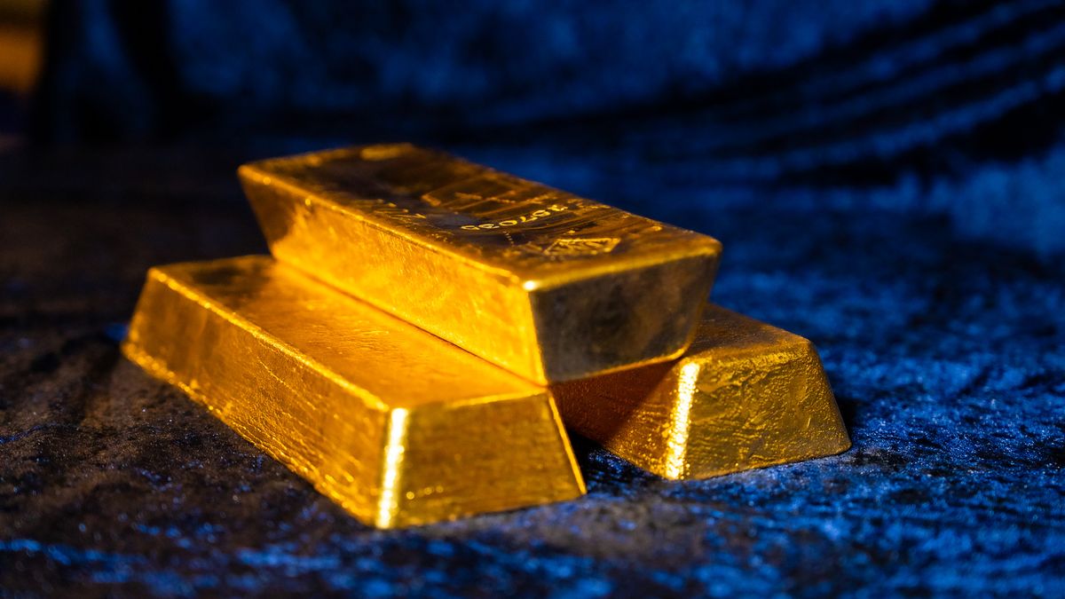 Hranici 4000 dolarů za troyskou unci překonalo i zlato k okamžitému dodání