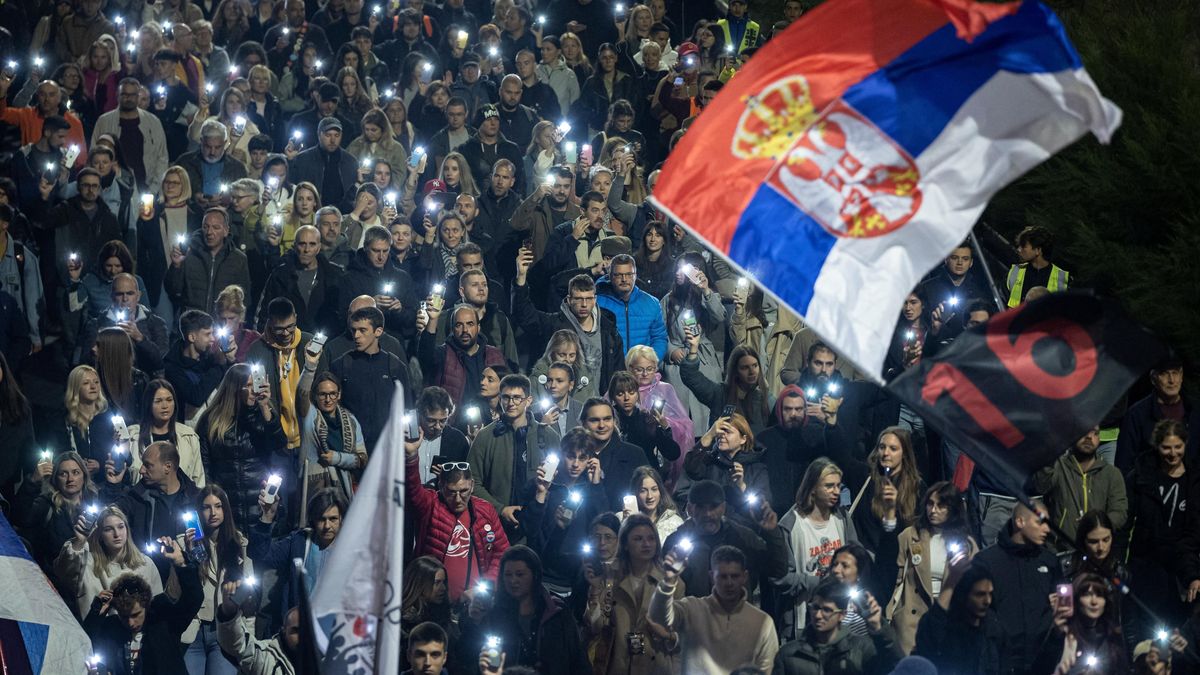 Demokracie versus autokracie. Srbsko je na křižovatce, míní novinář