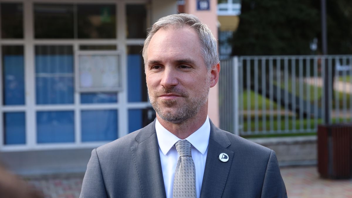 Hřib nespáchal přestupek v případu odměn v PRE Holding, rozhodl úřad