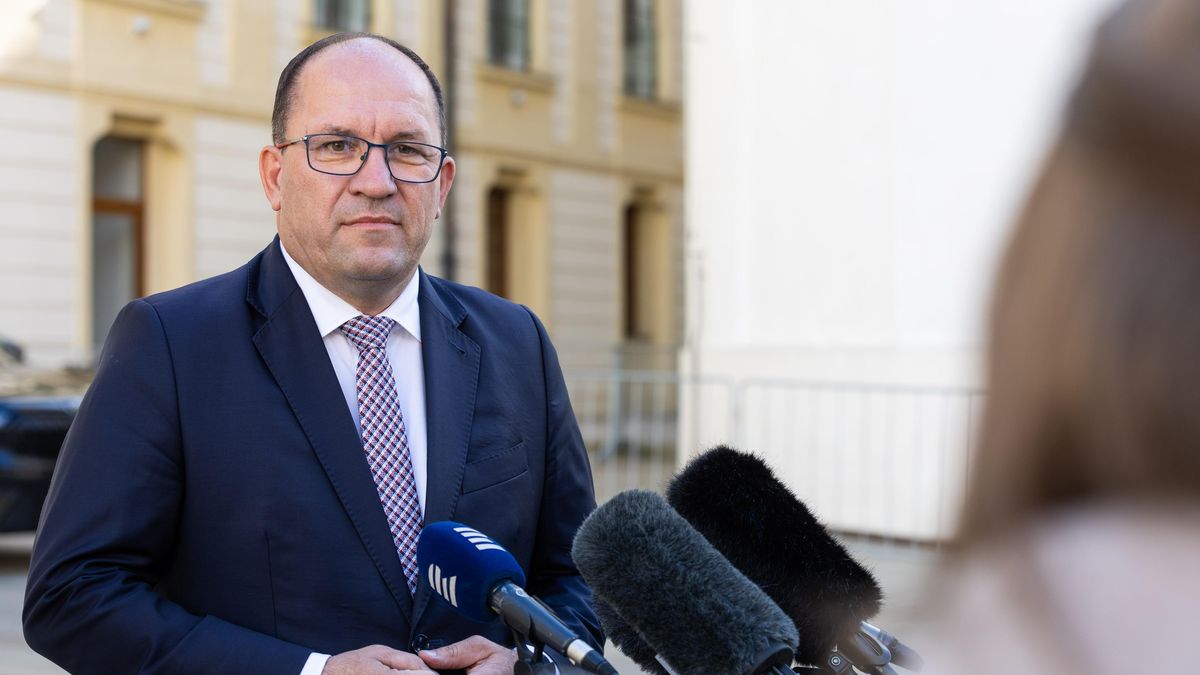 Vláda ustoupí a pošle rozpočet do Sněmovny