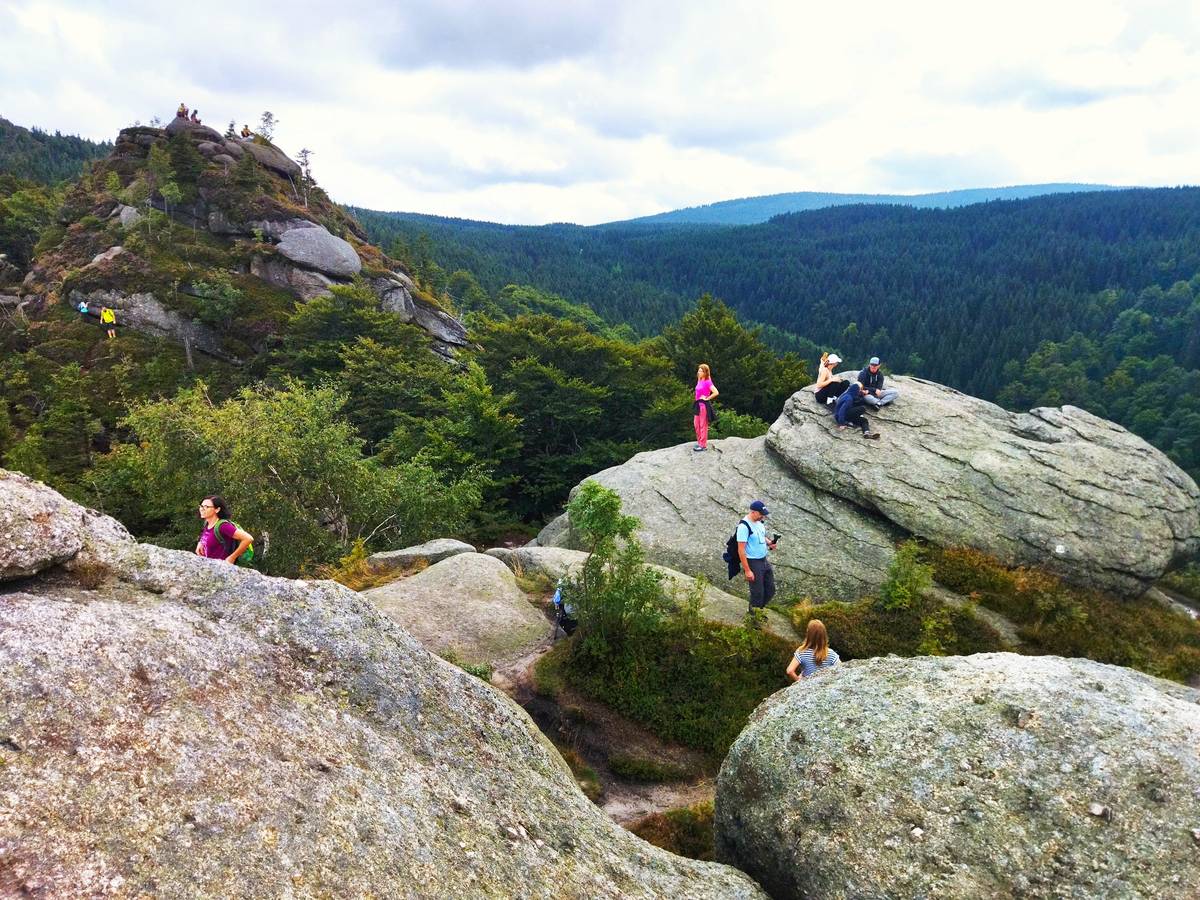 Frýdlantské cimbuří směrem k centrální části Jizerských hor.