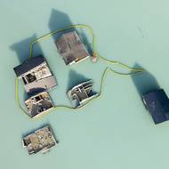 Zničení Blattenu, ve kterém žilo přibližně 300 obyvatel, vyvolalo vážné obavy z dopadu tání permafrostu v době, kdy se teploty v alpských horských pásmech zvyšují, napsala agentura Reuters.

(Vesnice Blatten vyfoceno čtyři měsíce od sesuvu, 1. října 2025.)