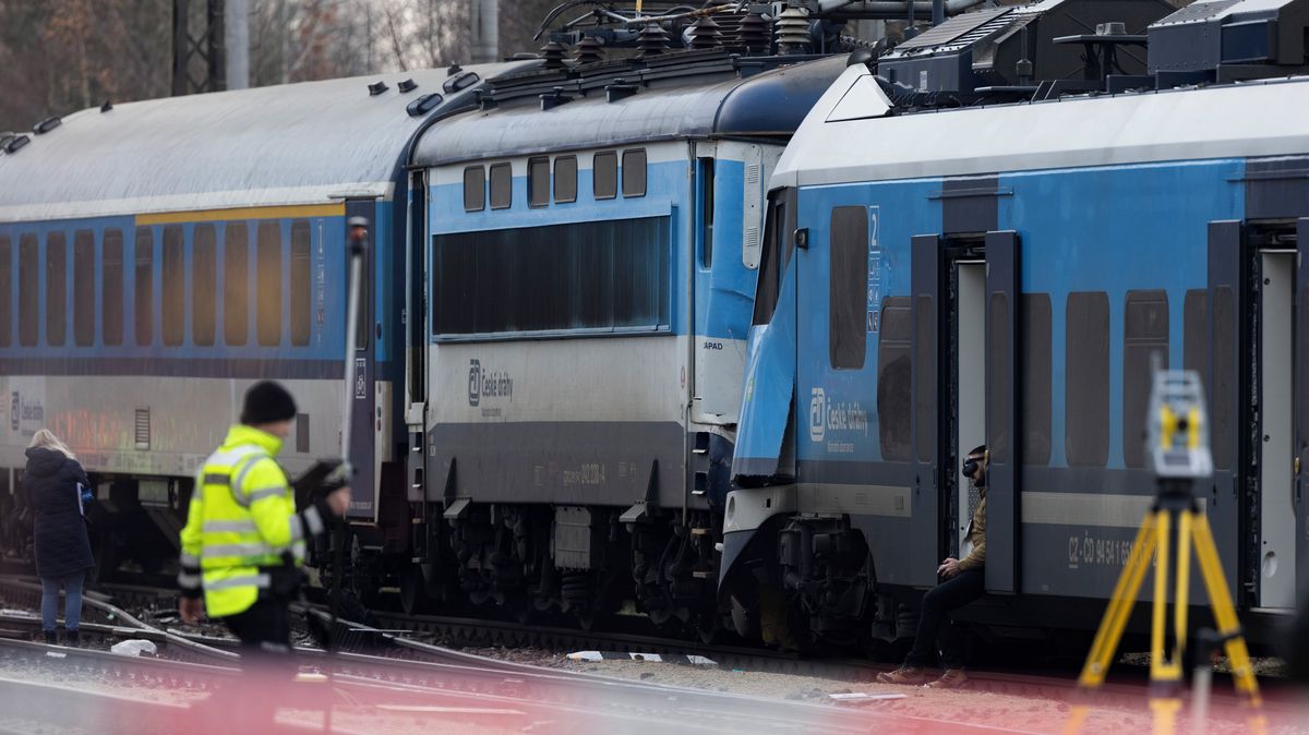Policie obvinila strojvedoucího kvůli loňské nehodě vlaků u Zlivi