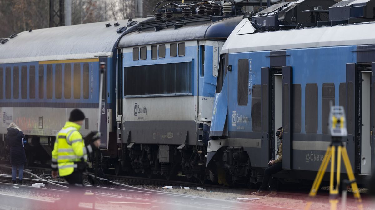 Po čtvrteční srážce vlaků u Zlivi zůstává v nemocnici pět pacientů