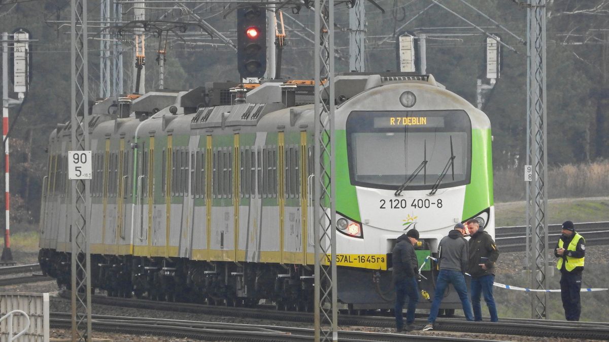 Polsko odpoví na sabotáž na železnici, prohlásil ministr Sikorski