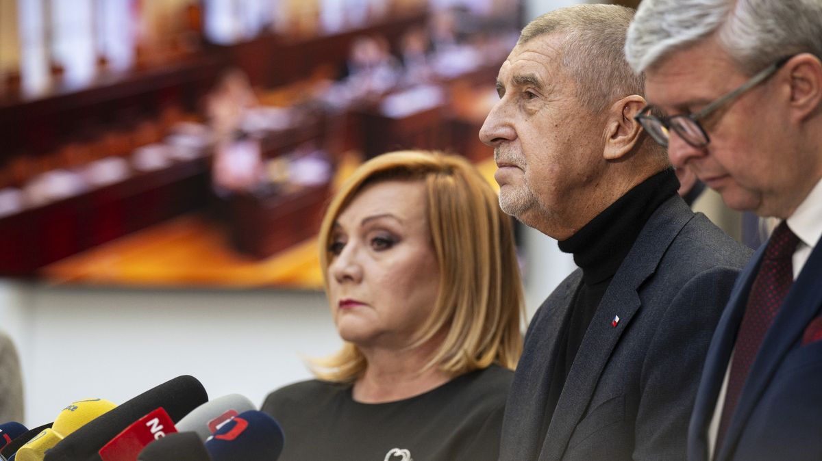 Problém se střetem zájmů i s rozpočtem. Na řešení Turka Babiš nemá čas