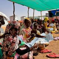 Do súdánské Tavíly se jich zatím dostalo zhruba deset tisíc.