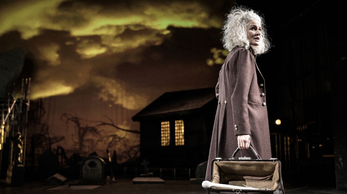 Recenze: V Národním divadle hrají nového Frankensteina