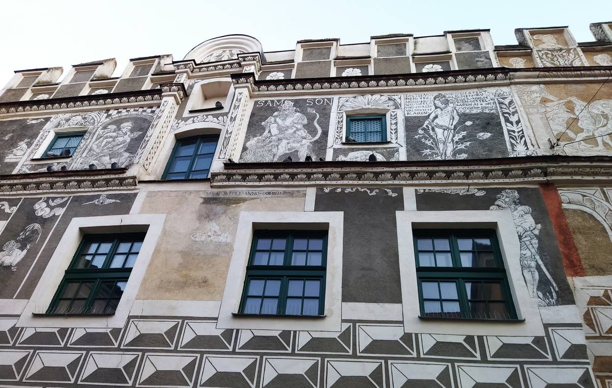 Renesanční dům se sgrafity.