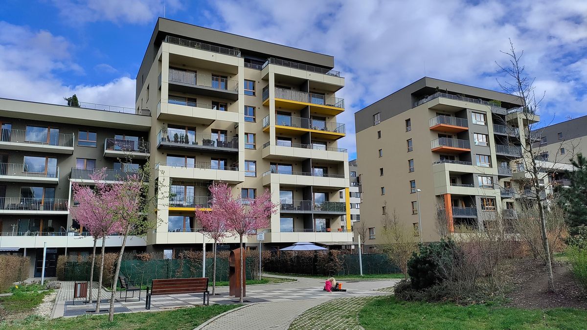 Větší pražské byty přestávají rychle zdražovat. Trh už na ně nemá