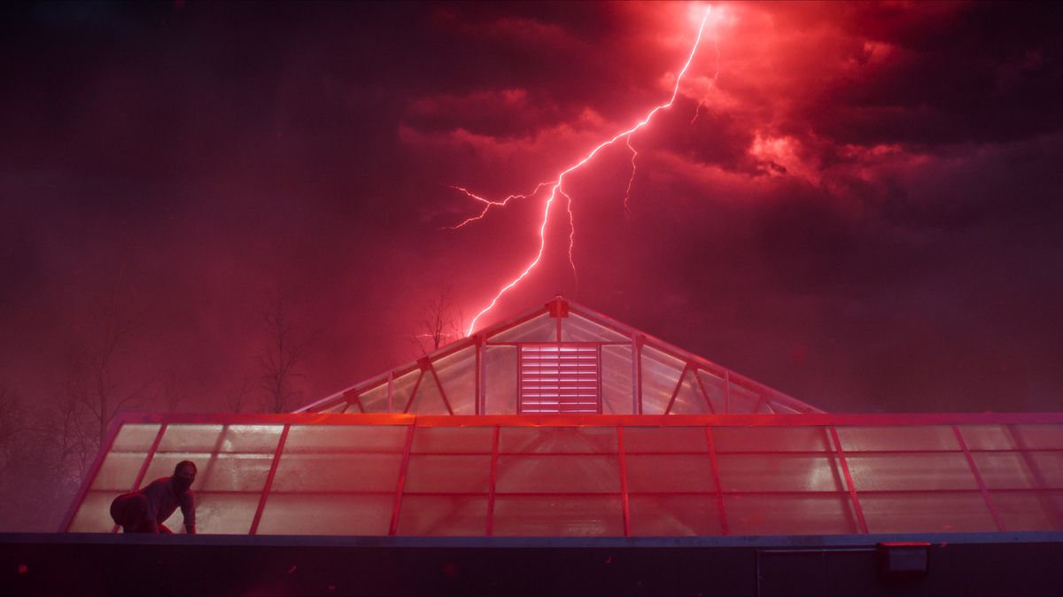 Recenze: Stranger Things potemněly a ubylo klukovin