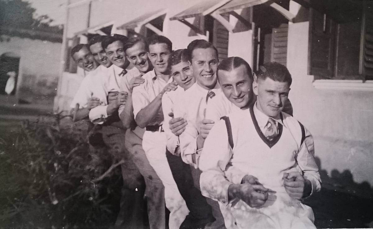 Mladí muži, kteří absolvovali baťovskou školu ve Zlíně, odjeli na počátku 30. let do Indie, aby tam vybudovali nové baťovské město.