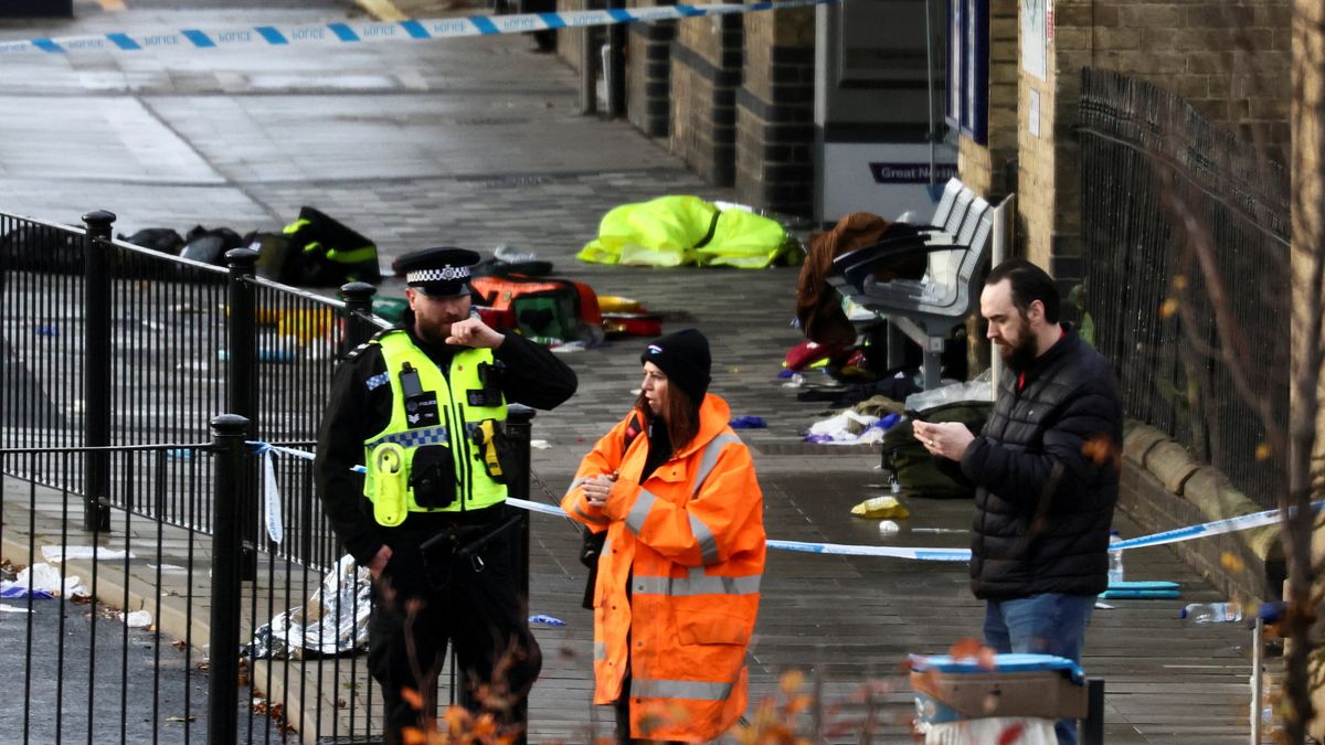 Co se dělo, když útočník v britském vlaku vytáhl nůž