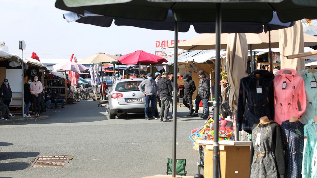 Marný boj proti padělkům. Přijde kontrola a druhý den prodej zase jede