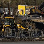 … čehož se dosáhne realizací protihlukových opatření, jako jsou valy, protihlukové stěny či zelené pásy.